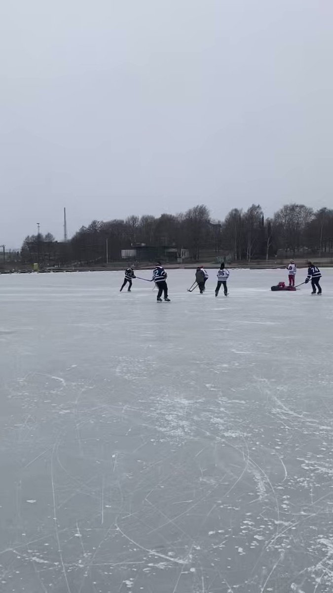 Some pond hockey on Sunday afternoon with @svantesuominen,  @stevebaynes and others from @savepondhockey team! This small gulf of the Baltic Sea is almost downtown #Helsinki https://t.co/KEvmpiOErr
