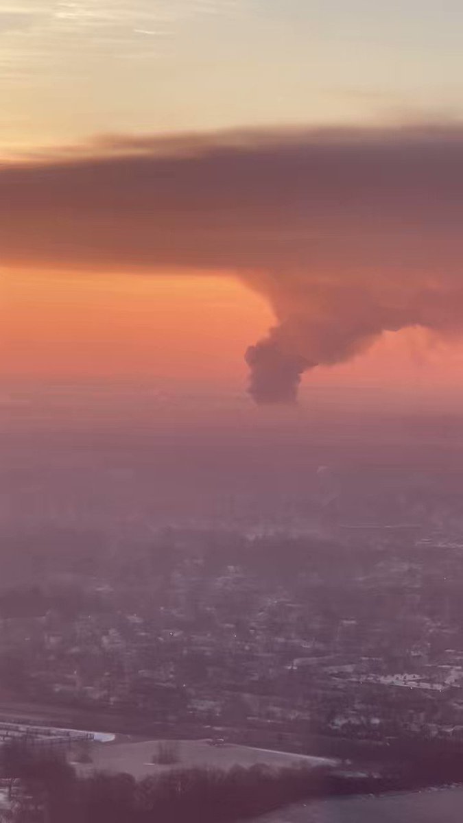 RT @SarahJindra: Here's what the Chicago Heights fire looked like from about 15 miles away when we were flying to it https://t.co/woweazZXqm