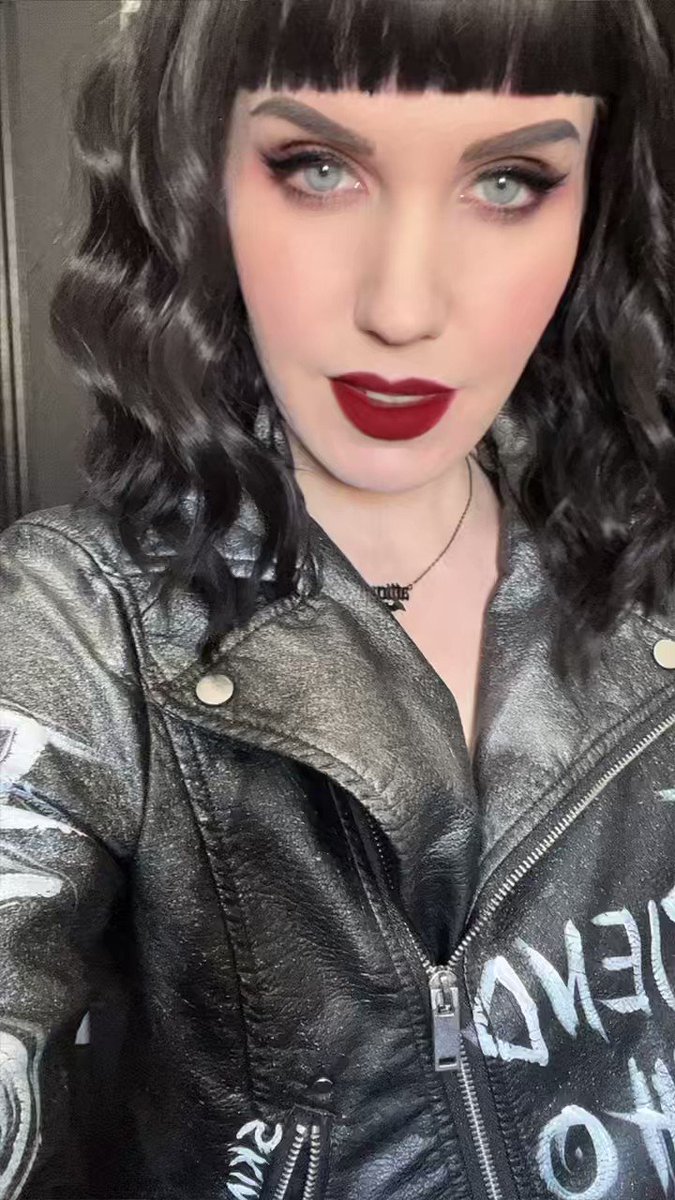 𝚂𝚊𝚖𝚖𝚒 𝙳𝚘𝚕𝚕. on Twitter "We are live!! You can vote for me here http