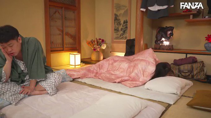 朝起きたら部屋に浴衣がはだけた後輩女子社員！いつも生意気で… 倉本すみれ https://t.co/G3rQWJqAgk