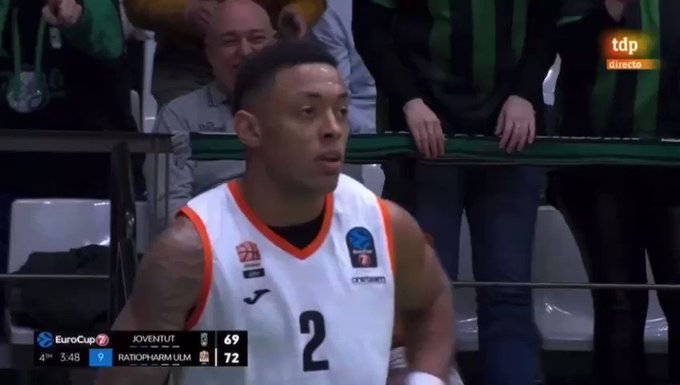 Ate quando isso vai acontecer e ningu&eacute;m vai fazer nada? Eu j&aacute; sofri racismo e ningu&eacute;m fez nada ! Sei