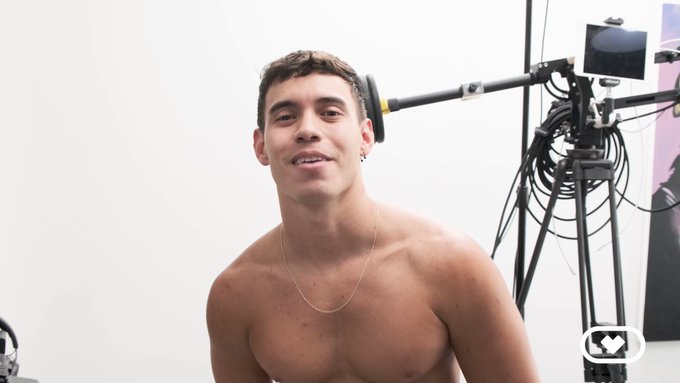 Come come! @OliverHuntxxx is telling you that he is shooting the new special scene for #ValentinesDay