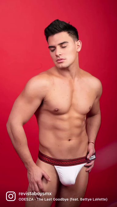 Shooting BOYSMX para en portada febrero @zuppostore Modelo: #Farrleii #boysmxfoto ? https://t.co/HlM