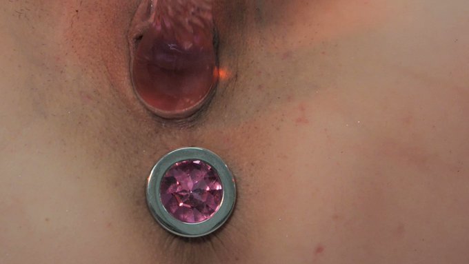 Hear the sound of my pussy.  The full video is on my OF.  @chpoy75   @HotGuly0309  @TuoiSelfie  @selfieamatoria1 <a href="/tag/manyvids"class="tags"><span>#manyvids</span></a><a href="/tag/mvsales"class="tags"><span>#mvsales</span></a>