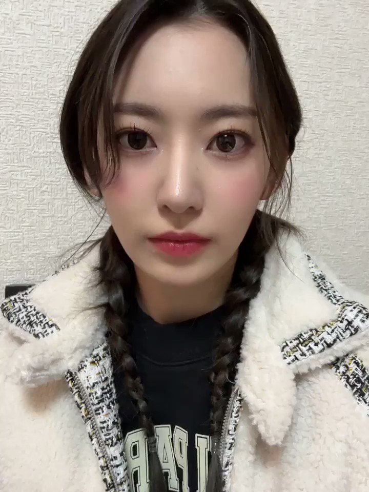 [閒聊] 幫恩採加油的LE SSERAFIM姐姐們