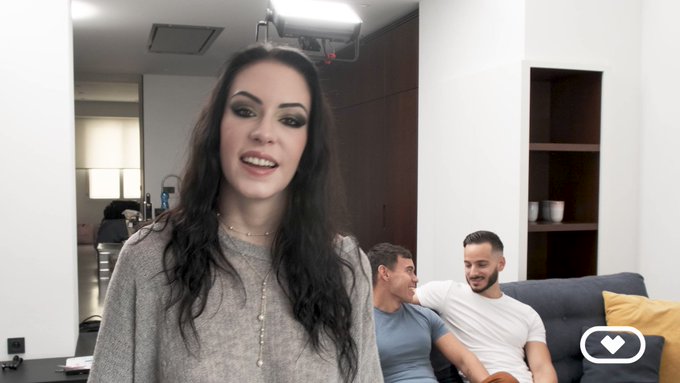 Only two days to watch the NEW SCENE!!

@AnnadeVilleXXX is shooting this gay scene with the main actors
