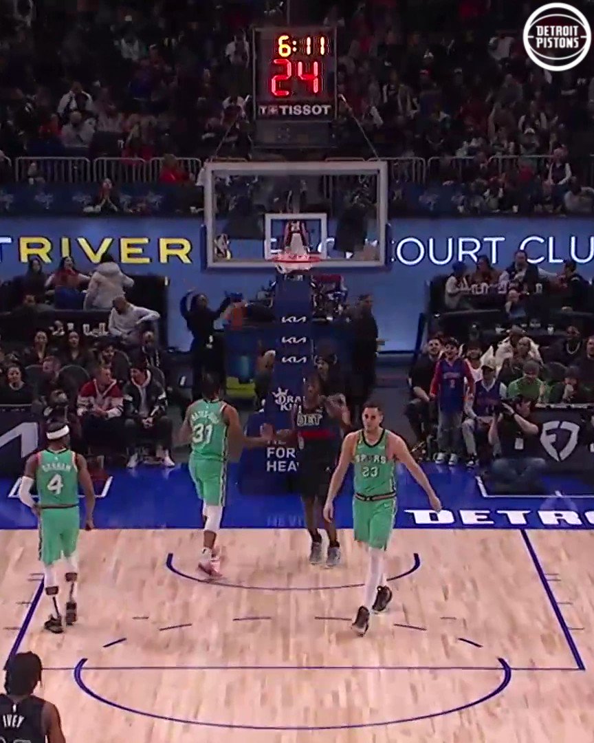 Ballislife.com on Twitter: "19-year-old Jalen Duren in the win! 30