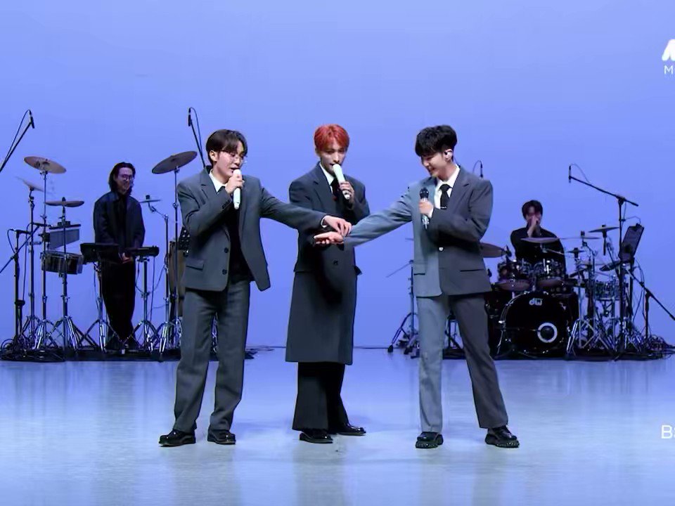  On Twitter seungkwan Ask If Their Hands Should Go Up Or 