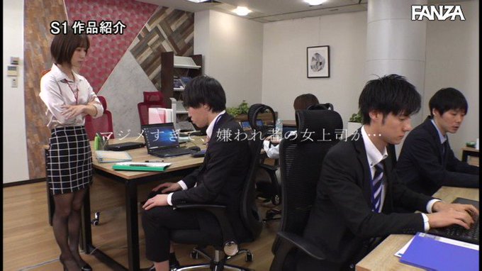 飲み会でポツンと孤立する女上司の相手をするハメに

本編はリプ欄から 👇
https://t.co/u7vZlJ8VDd