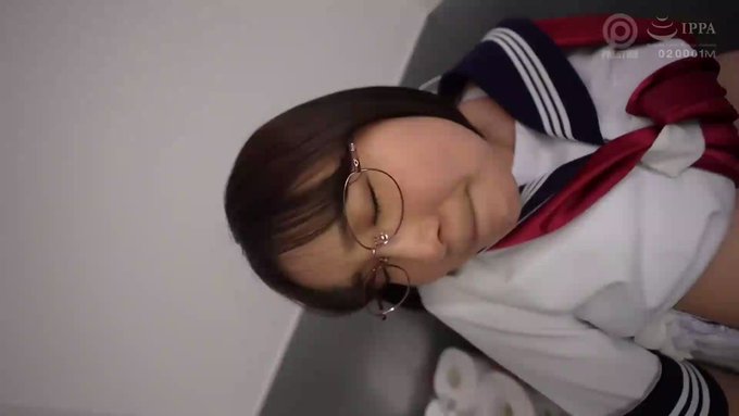 トイレでメガネ巨乳の制服美女と… https://t.co/4L8IFSSPeh