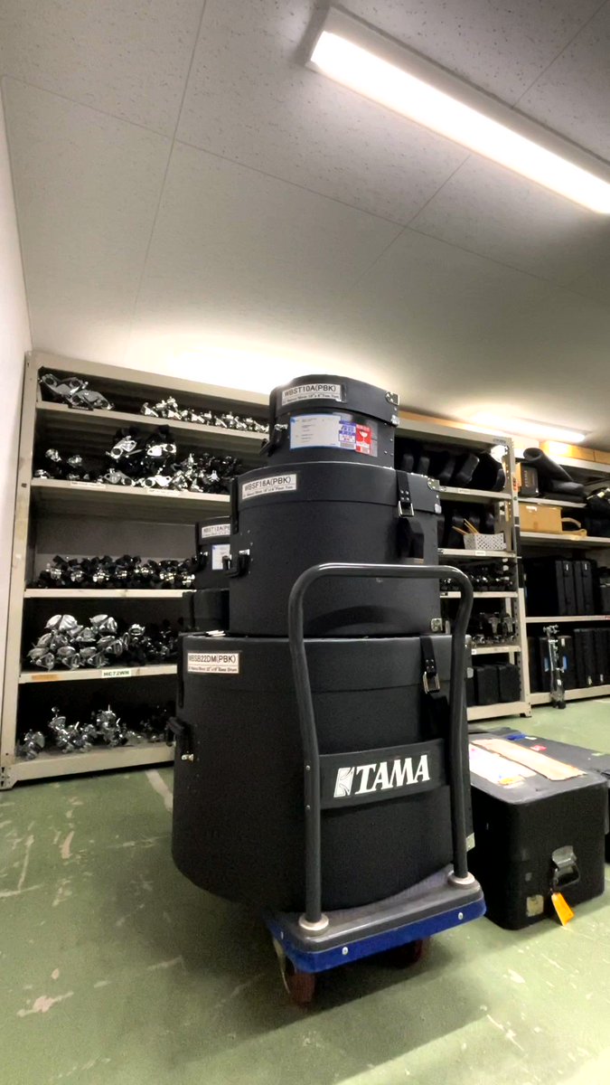 以前
地元の楽器店にて
御社のドラム一式

基本セットを購入し
愛用していました

インペリアルスター
シリーズで
バスドラムのヘッドは
ミラー仕様でした✨

ファクトリー
ツアー映像を拝見したら

所有していた
当時
ライヴ演奏した
楽しい時間を
思い出しました♪ 