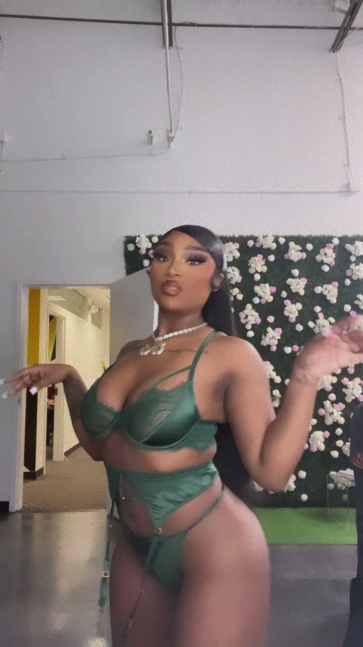 FLOW QUEEN 🍒 on X: t.coB6lI1hCIw0 😉 t.coxTiztsPQEG  X