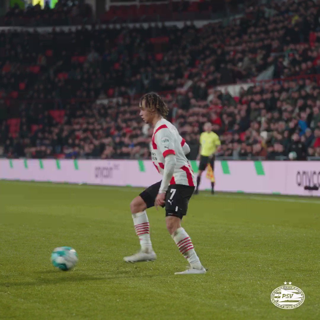 PSV on Twitter: "Iconic celebration 📞🫵"