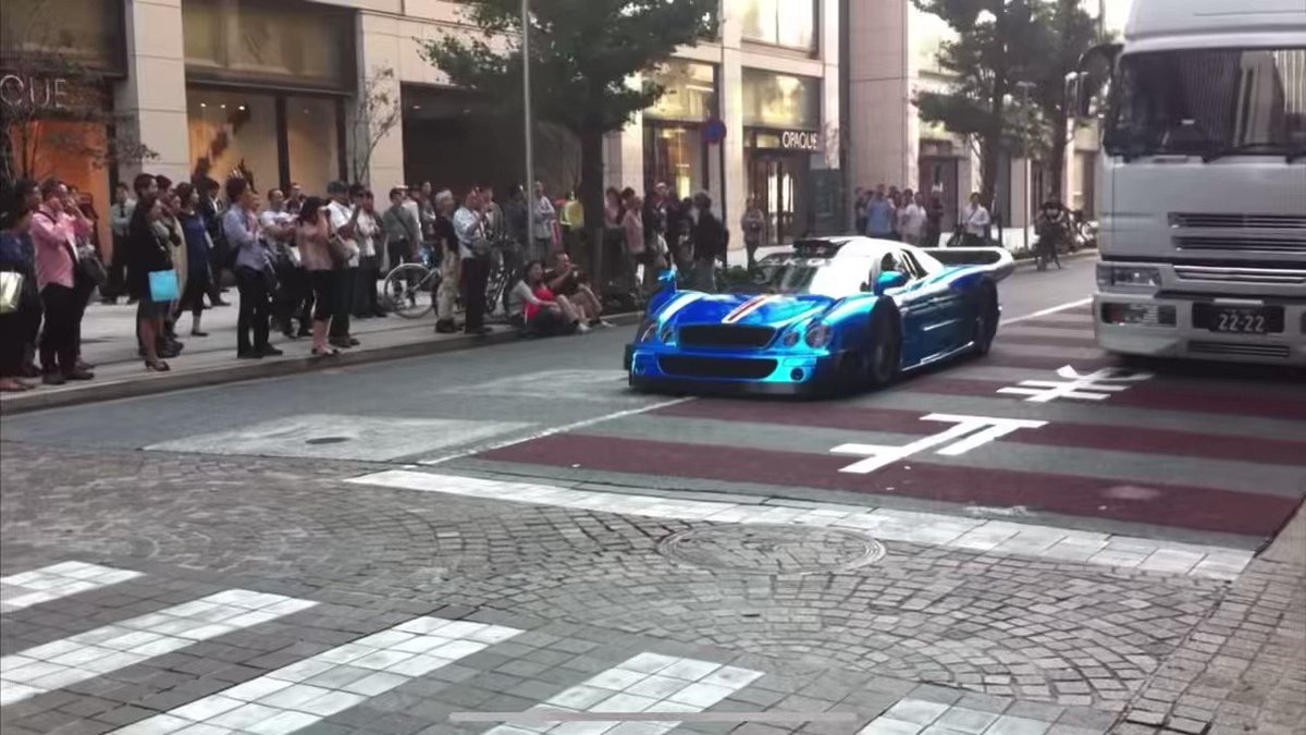 本来このGTRのロングホイールベースは、ユノディエールなんかを全開で疾走するものやからね...
正しい道具を選ぶなら、丸の内はスニーカーで徒歩がベストよ笑 