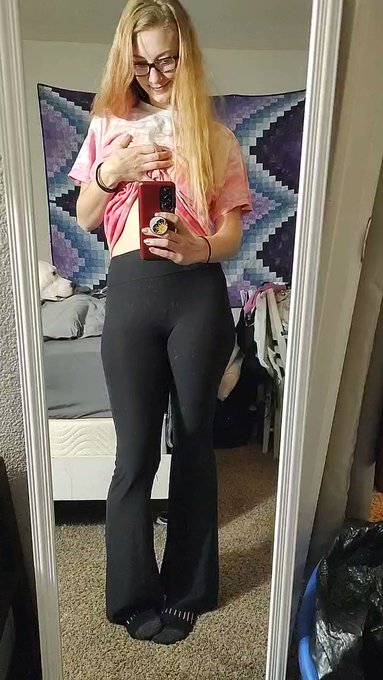 #TallGirlTwitter #ThickWomen #longhair #blonde #onlyfans #CuteGirl #mommylonglegs #glassesgirls #nerdy