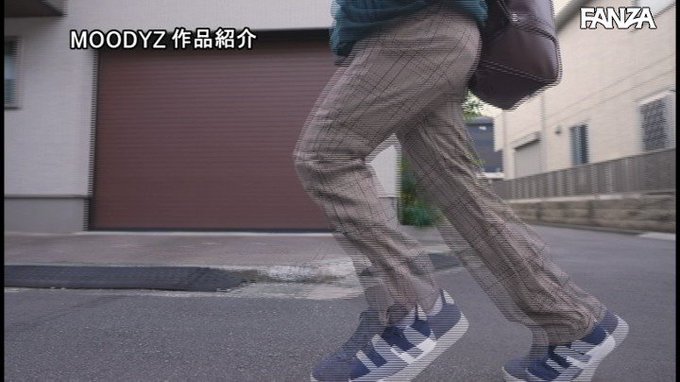 ある日、更衣室で着替える親友の膨らんだ胸をつい揉んだらエロい反応するから…興奮して一線を越えてしまった…

めちゃくちゃ抜きたくなる。
https://t.co/arupzKCBle