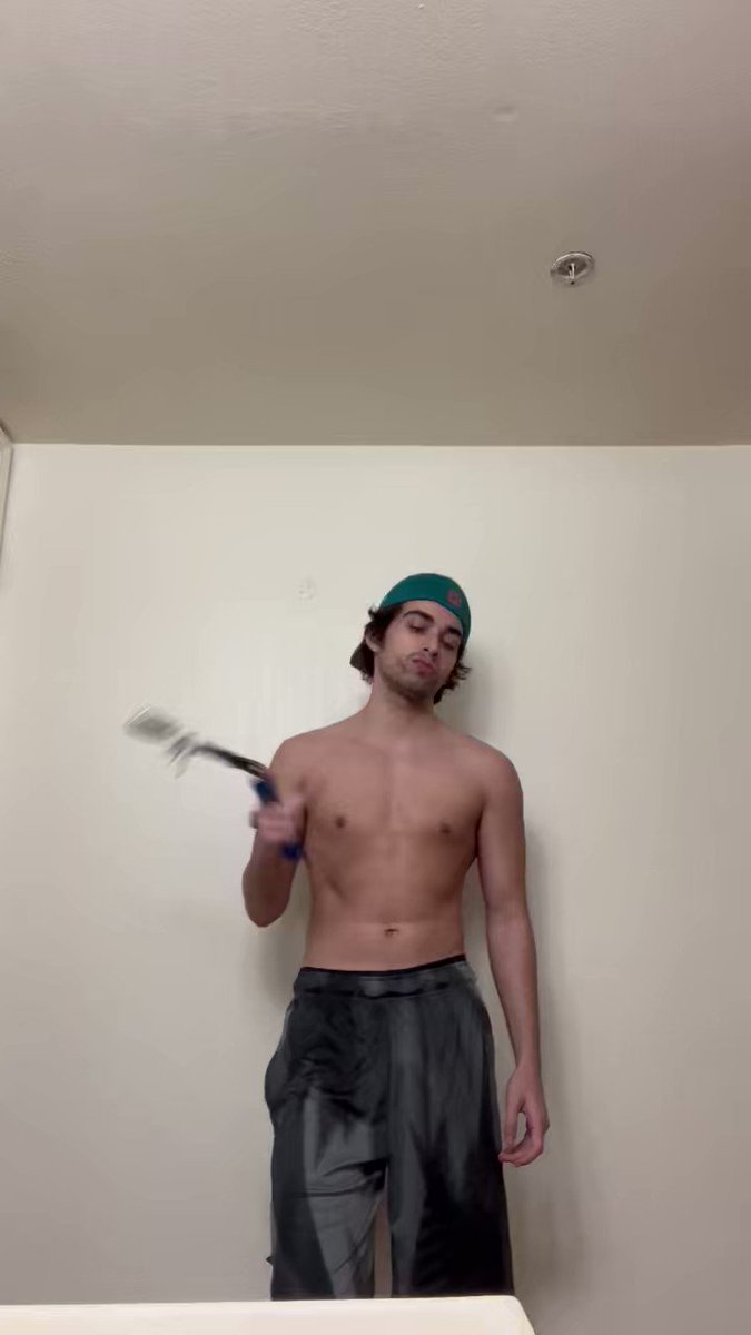 DaddyP 🔥 UF 2024 🐊 on Twitter: "POV: @Saus3y at a local high school party"