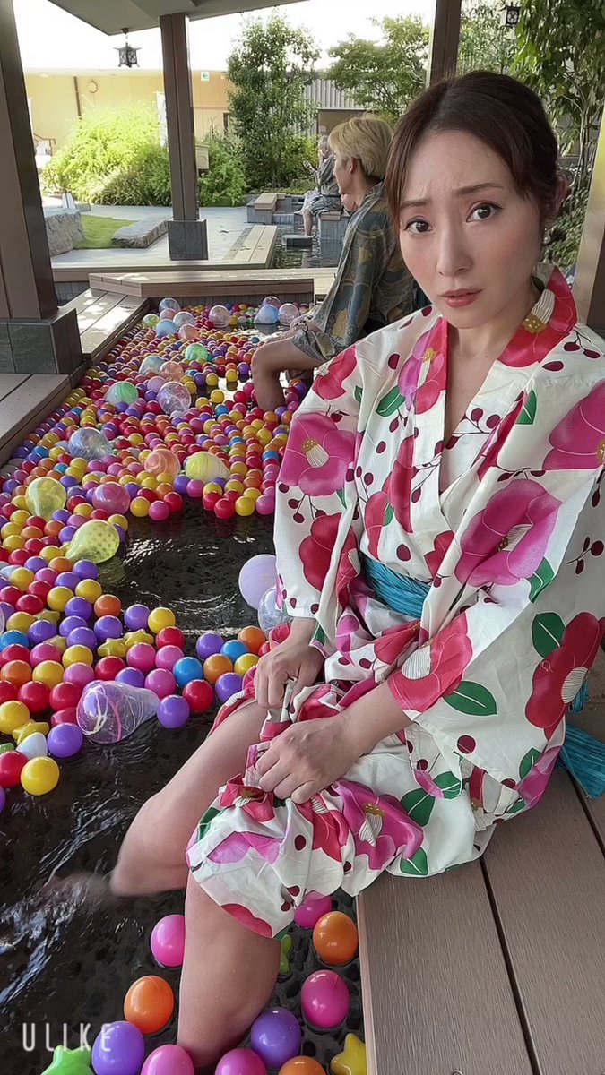 いながきなつみ - 「大阪の空のような温泉❤」  良かったら、プロフィール欄のwebリンクをチェックしてみてね❤️  ♥なっち公式ファン倶楽部https://t.co/TXW4HOYoUn  ❤ネットショップhttps://t.co/I9C0TrbUOF ♥セミヌード写真集https://t.co/C7ChMb8OUB  #なっち旅 #温泉女子 #温泉