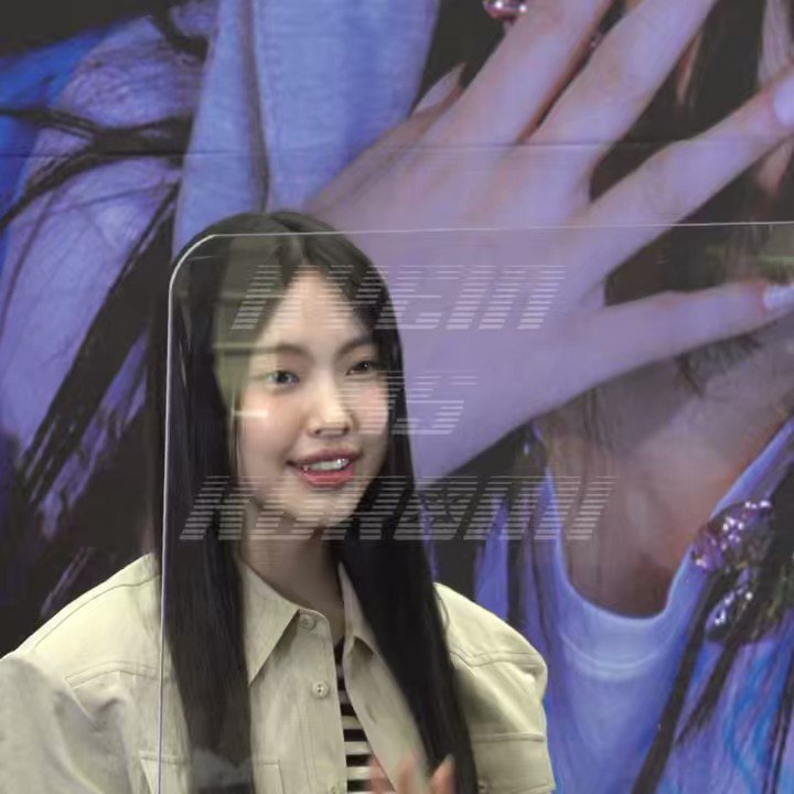 2000archives フットボールT NewJeans ヘイン 着用 2000archives フットボールTシャツ - メルカリ