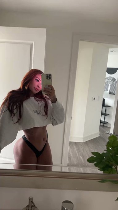 Hi 😛 https://t.co/OoaUTO9HFg