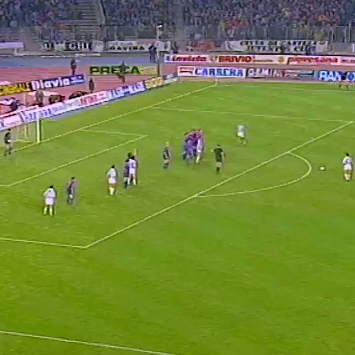 Happy Birthday to the greatest Footballer of all time.

Roberto Baggio    