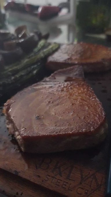 Bruh, this tuna tastes like pork. Like actually. Good pork, juicy pork. It tastes just like a chop that