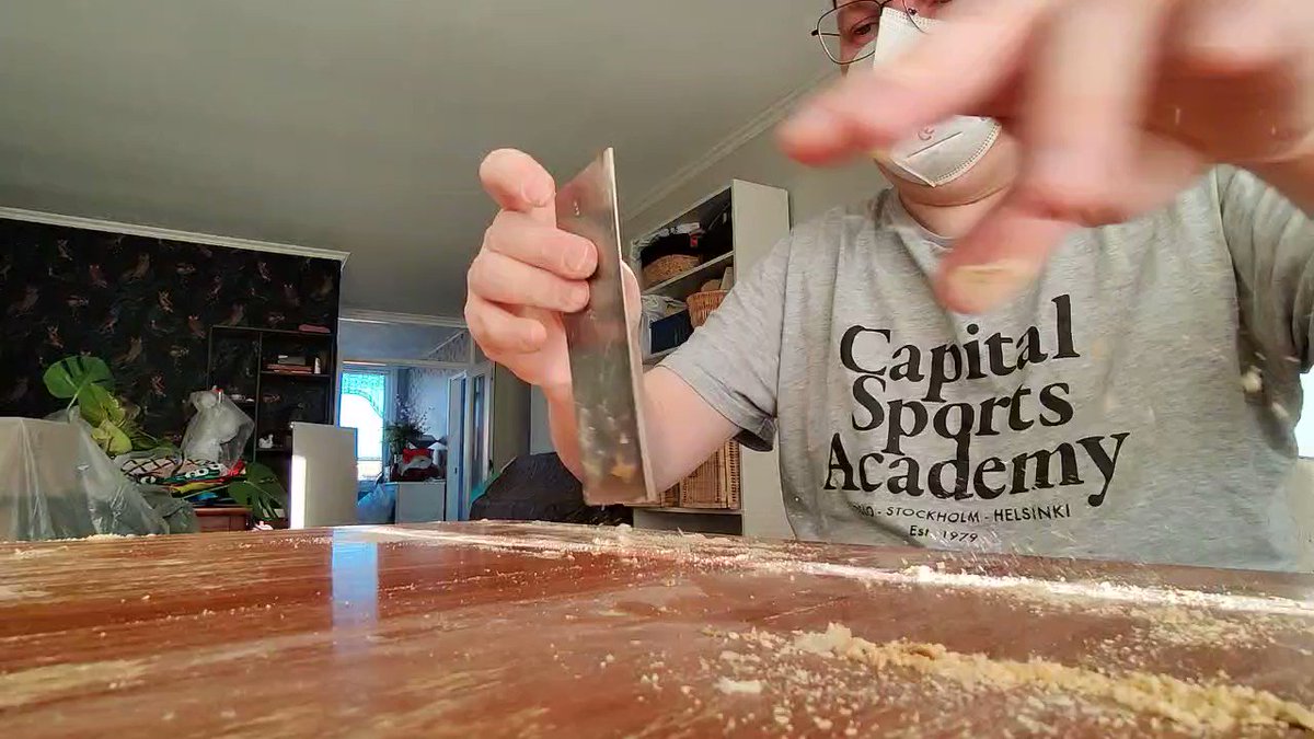 PetterHans on Twitter "The lacquer on this table is so hard. It takes