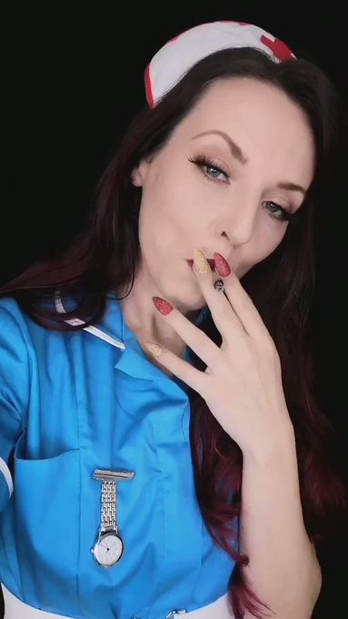 Just a nurse on her smoke break 🚬

#MedFet #NurseFetish #MedicalFetish #Smoking #SmokingFetish https://t