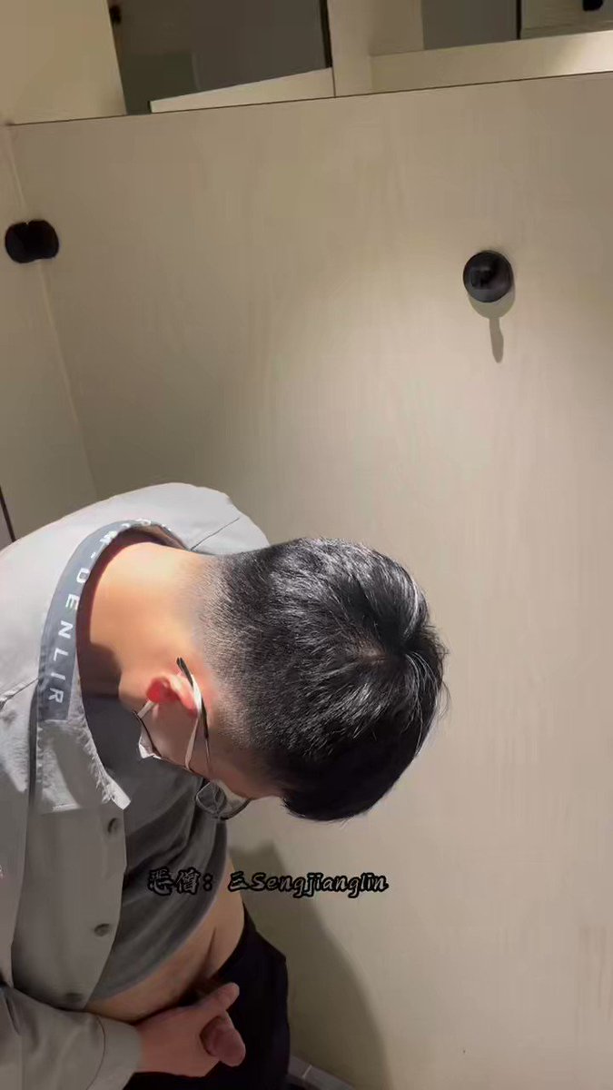 偷拍直男小便    