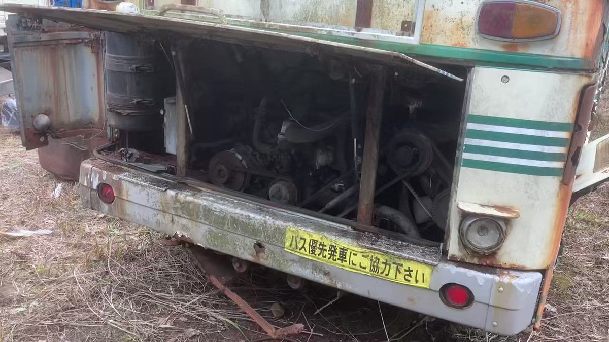 バス 廃品 部品取り 鉄道 FpUdoGbacAEx5pL.jpg