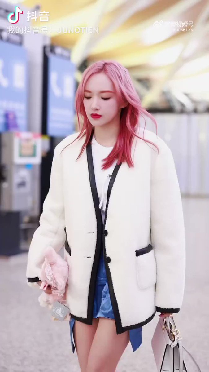 cheng-xiao-daily-on-twitter-20230219-cheng-xiao-shanghai-pvg