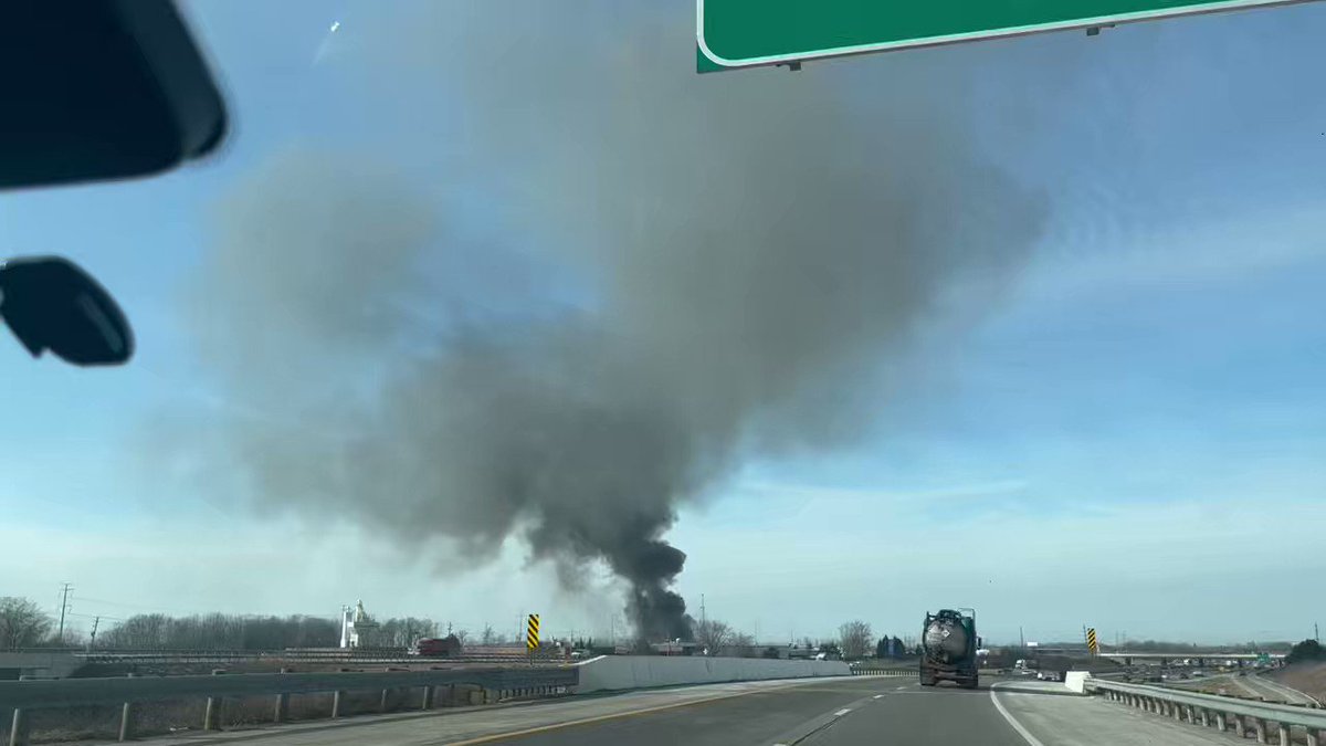 Massive explosion at a metal manufacturing plant in Bedford, Ohio  EEI9z-gHRpcdV1NW