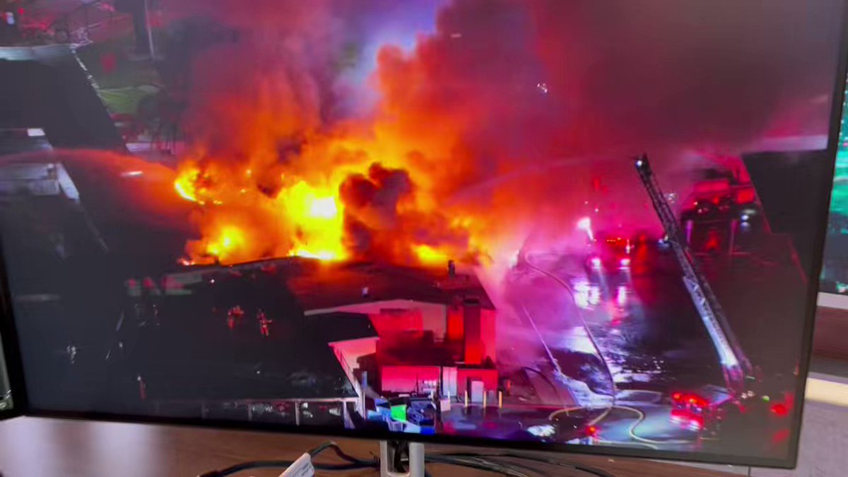 RT @JeffVaughn: #Breaking: Dominguez High School in #Compton is on fire. Following LIVE on @kcalnews. https://t.co/S0tNIsLvrx