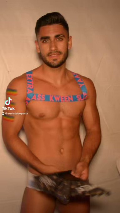 Se acerca @VallartaPride ???????? y entre sus días de celebración están sus calurosas pasarelas en ba?adores