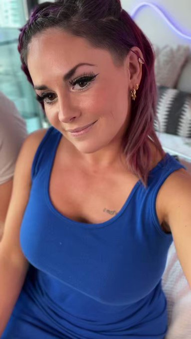We are about to do a couple stream on Chaturbate from 7PM-9PM central time. Cum with us! 

https://t