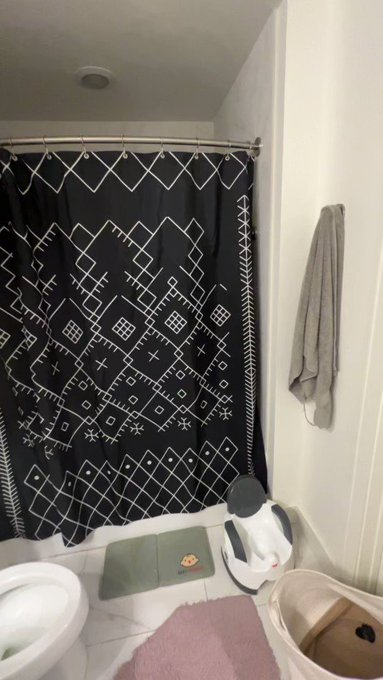 He scared the living shit out of me while I was shaving my pussy this morning. ??? https://t.co/I44o