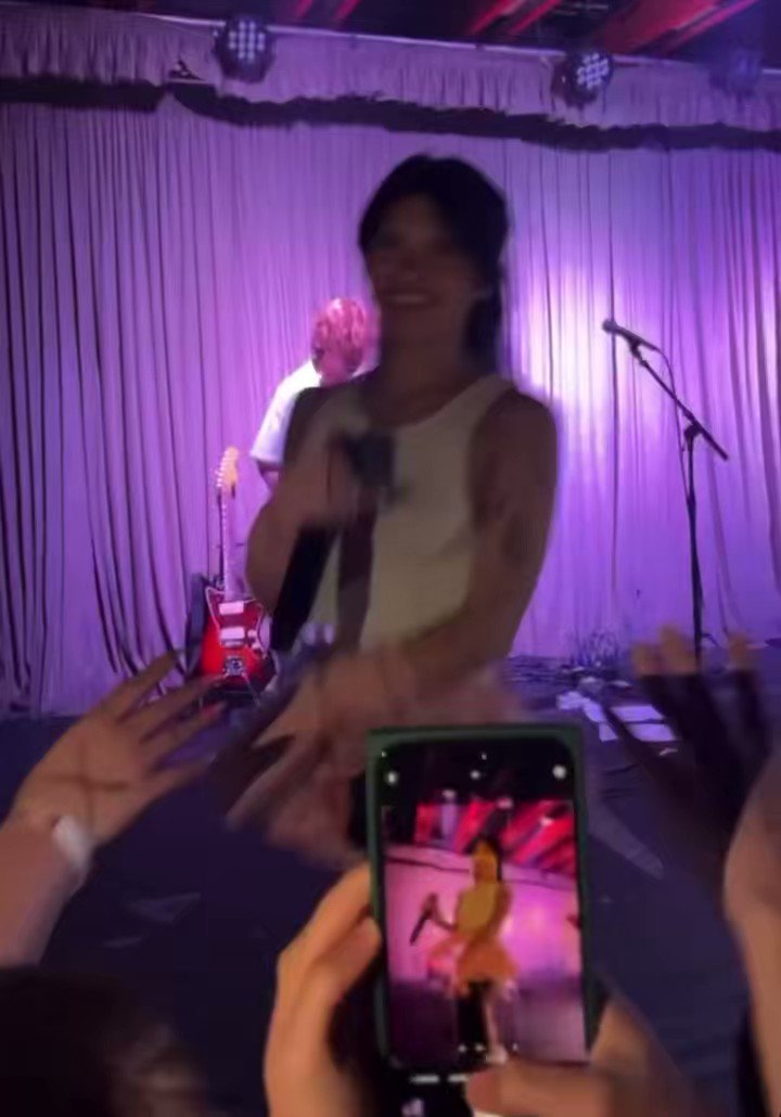 Nessa Barrett Tour Updates (NessaBTour) / Twitter