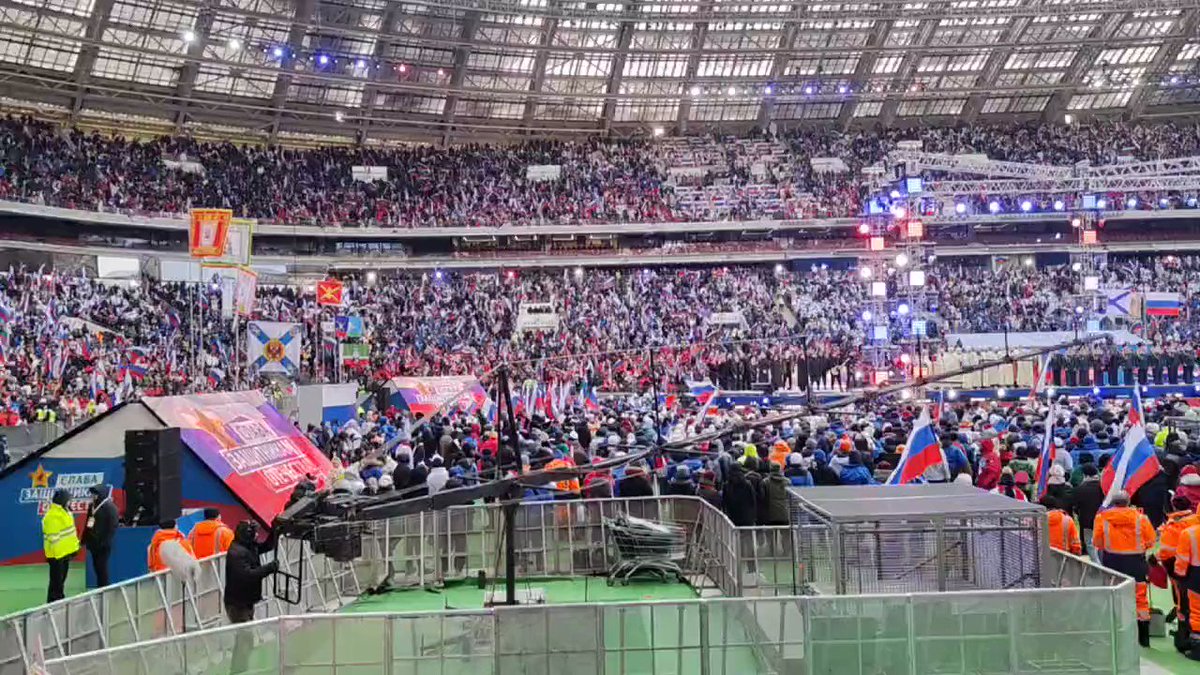 真実を知る国民の団結なのか、それとも独裁国家なのか。
グローバリスト・メディアではない様々な情報を見ると、前者だと思えるね。
そして🐯さんもプーチンさんも集会でとても人気がある。
これをポピュリズムと揶揄する輩達は、そも何者か。
私たちもこの列に並ぶ必要があるね。
今が未来を決める。 