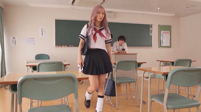 進級して新しいクラスにも慣れた頃、見知らぬ女子が教室に入ってきて、休み時間のたびにチンコを弄られる

ええやん・・・
https://t.co/NQOg7I7CV0