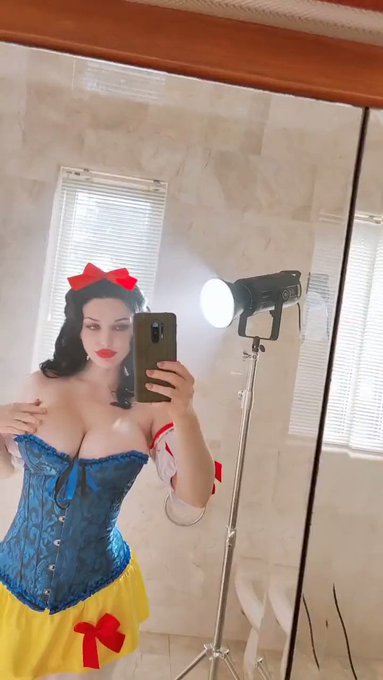 Well soon will be much more high quality cosplay photos here❤️
How do you like this Snow White image