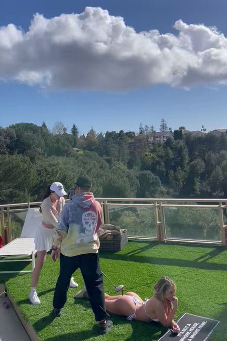 My dad did say learning how to golf would really help me in business one day…. ? https://t.co/qaU5HG