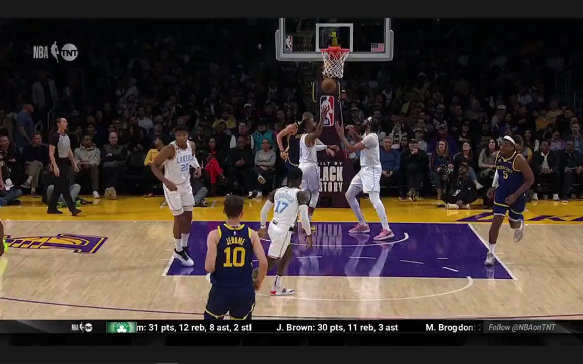 [花邊] Russell踩到 DiVincenzo 造成腳踝扭傷