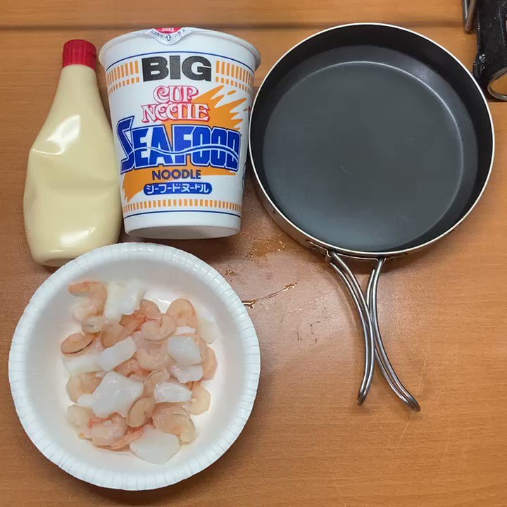 激ウマアレンジレシピ！バターマヨネーズシーフードマシマシヌードル！