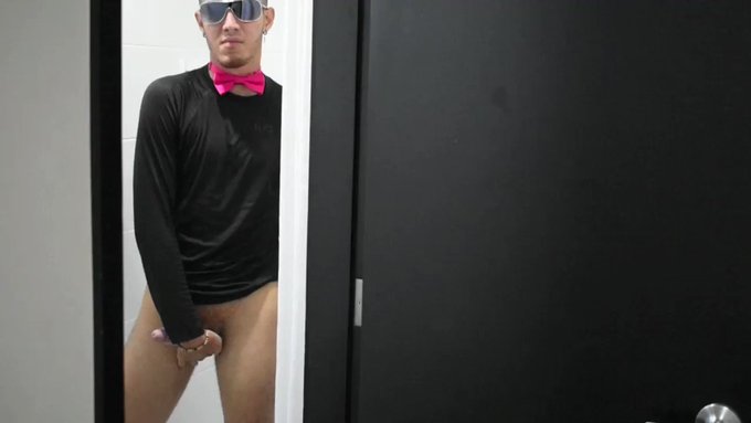New Onlyfans Video of our New Twink Strippers Playing with their Asses and Eating Cum!! They do anything