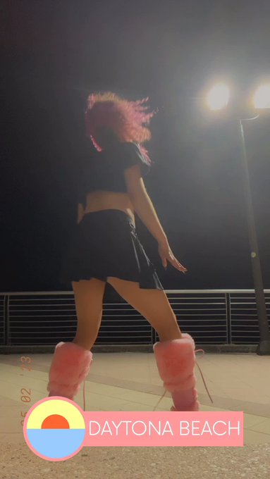 4got to tell u guys i found the perfect mini skirt :) https://t.co/KGOZv1dydb