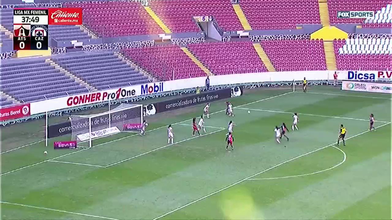 Espectáculo de gol. 😍

Brenda Ceren disparó al arco rival y no solo abrió el marcador, nos regaló un golazo. 🔥

#VamosPorEllas👊🏽 | 📹#NoTeLoPierdas”