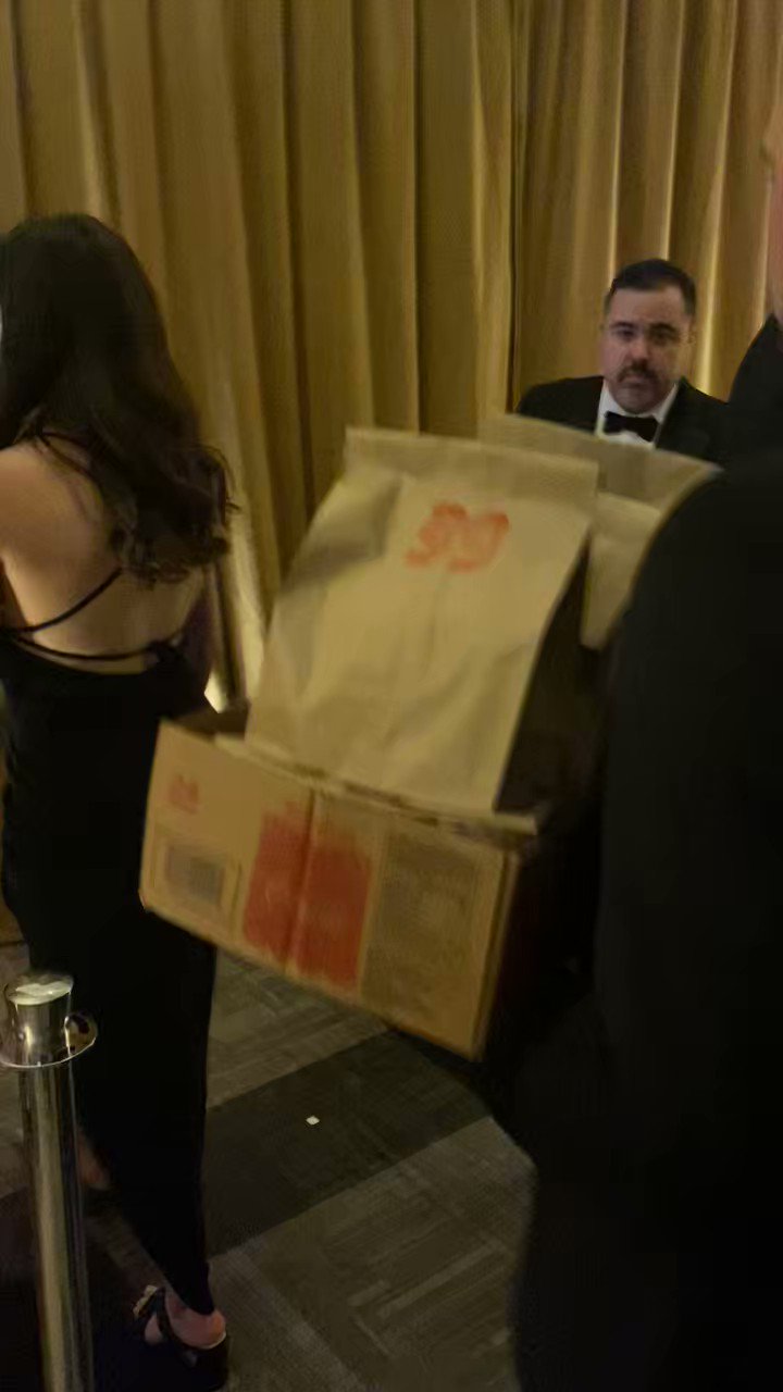 Chris Gardner on Twitter "Paul Walter Hauser was eating a burger