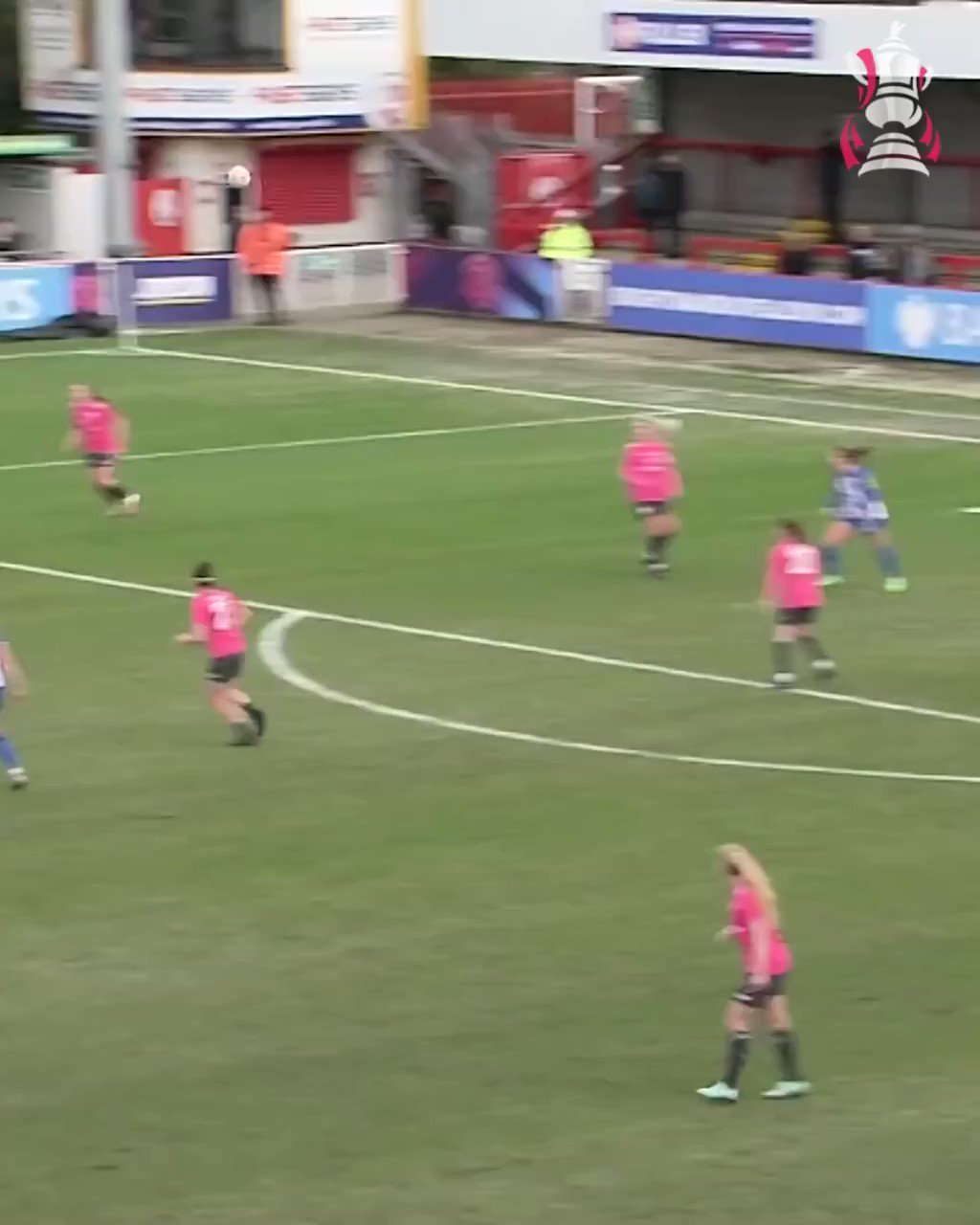What a strike from Lee 😱

#WomensFACup @BHAFCWomen”