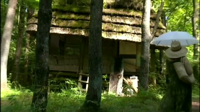森の中を歩く婦人。
向かう先にはボロ屋敷。

屋敷に着くと男が一人、婦人を迎え入れる。

婦人は屋敷に入るなり、服を脱ぎ捨て雑然としたベットに横たわる。

それを見て男も服を脱いだ…。身に着けた褌は、いきり立つ肉棒で、まるで帆を張る船の様に膨らんでいた…。

婦人はそれを握りしめ…。 https://t.co/bGmI6RKM36