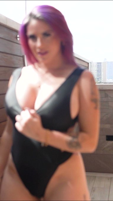 I love shooting with @visuallymilf @thevhsnetwork After this we made a full length squirting, masturbation